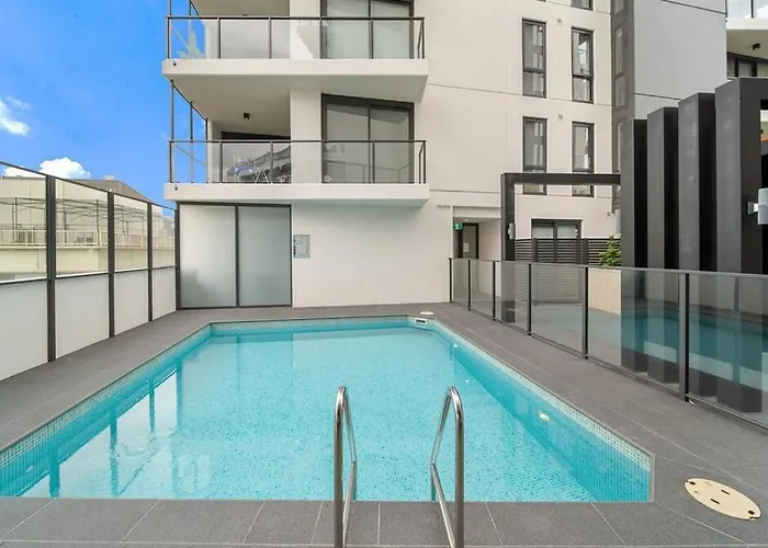 Two Bedroom Apt In Heart Of Canberra With Parking